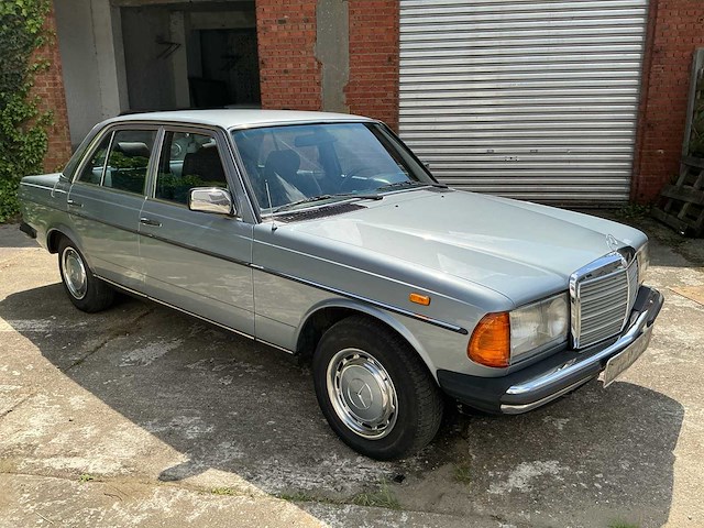 Mercedes 300d oldtimer - afbeelding 20 van  22