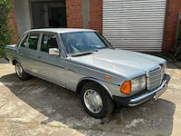 Mercedes 300d oldtimer - afbeelding 20 van  22