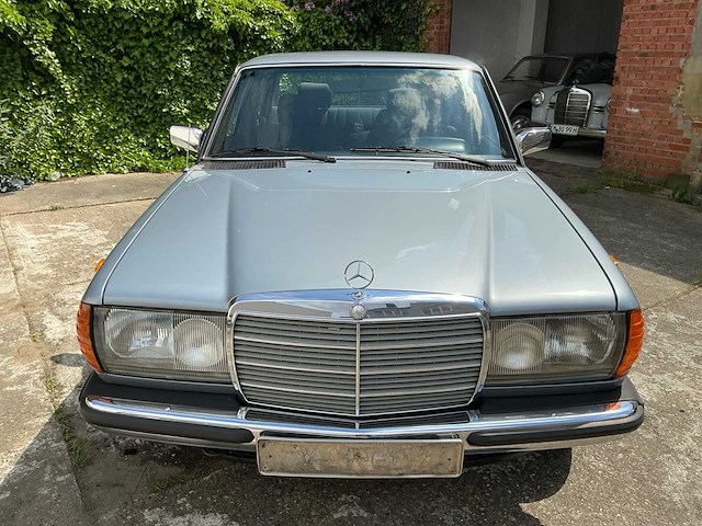 Mercedes 300d oldtimer - afbeelding 21 van  22