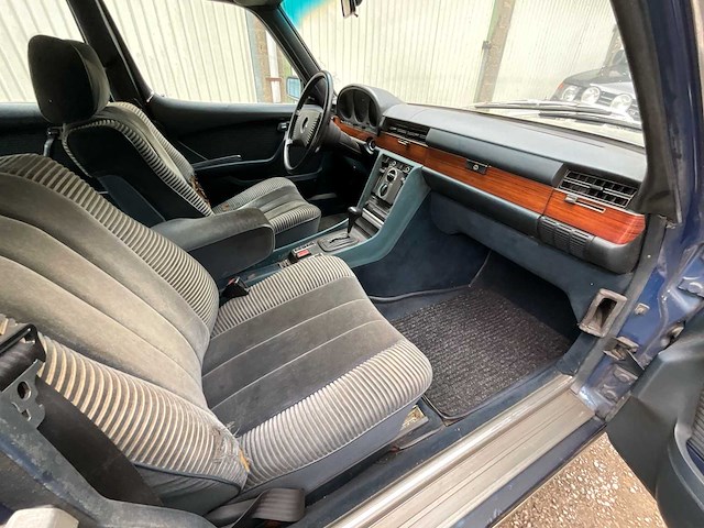 Mercedes 350se vintage auto's > 15 - afbeelding 41 van  55
