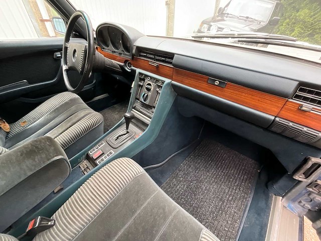 Mercedes 350se vintage auto's > 15 - afbeelding 42 van  55