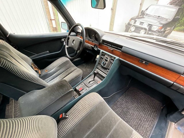 Mercedes 350se vintage auto's > 15 - afbeelding 43 van  55
