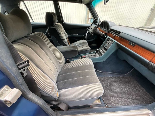 Mercedes 350se vintage auto's > 15 - afbeelding 47 van  55