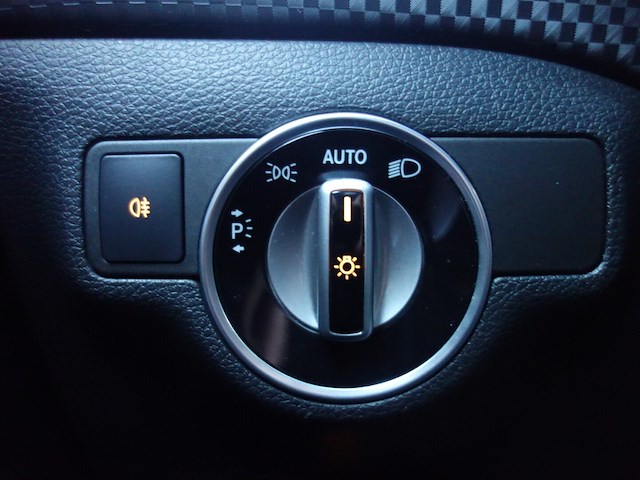 Mercedes a180d - afbeelding 9 van  21