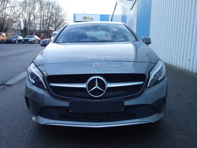 Mercedes a180d - afbeelding 15 van  21
