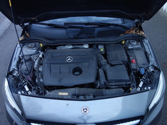 Mercedes a180d - afbeelding 18 van  21