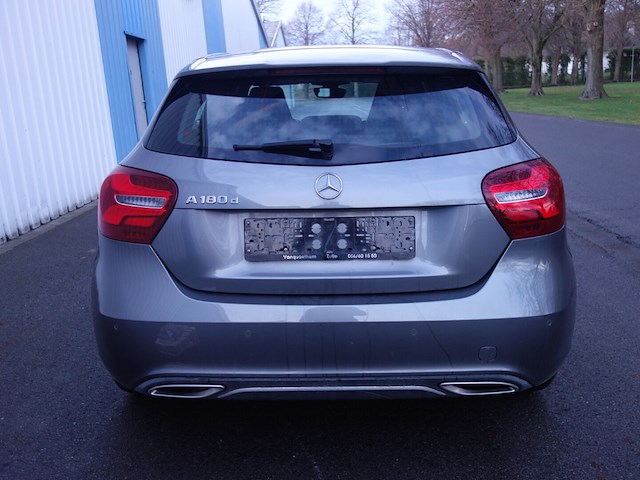 Mercedes a180d - afbeelding 19 van  21