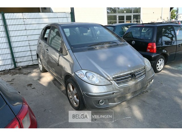 Mercedes a200, enkel voor vergunninghouders en erkende centra voor verschrotting - afbeelding 1 van  8