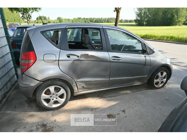 Mercedes a200, enkel voor vergunninghouders en erkende centra voor verschrotting - afbeelding 2 van  8