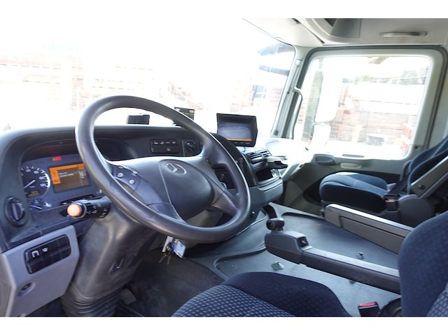 Mercedes actros + kraan hiab - afbeelding 25 van  25