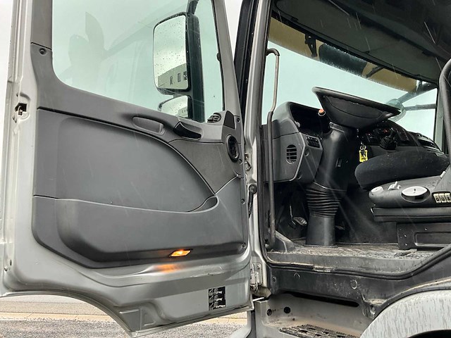 Mercedes actros v8 8x4 met palfinger kraan pk78002 + jib - afbeelding 54 van  79