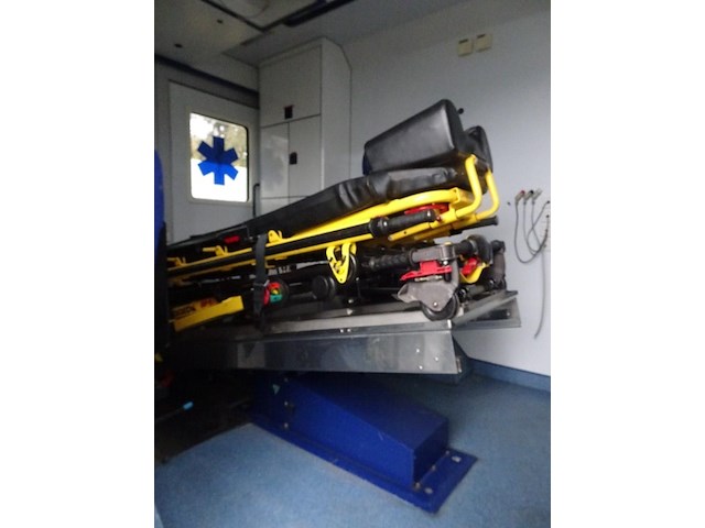 Mercedes ambulance - afbeelding 4 van  21