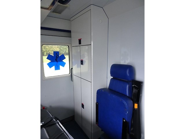 Mercedes ambulance - afbeelding 11 van  21