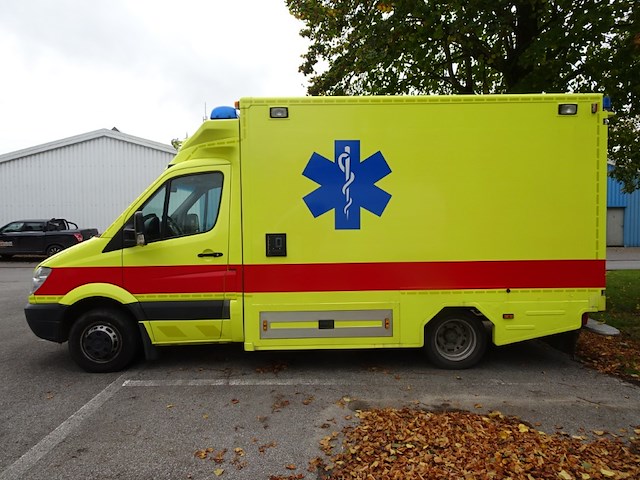 Mercedes ambulance - afbeelding 1 van  21