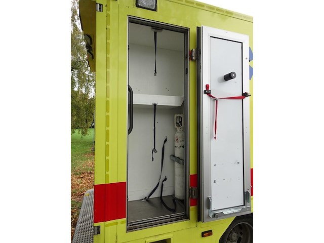 Mercedes ambulance - afbeelding 13 van  21