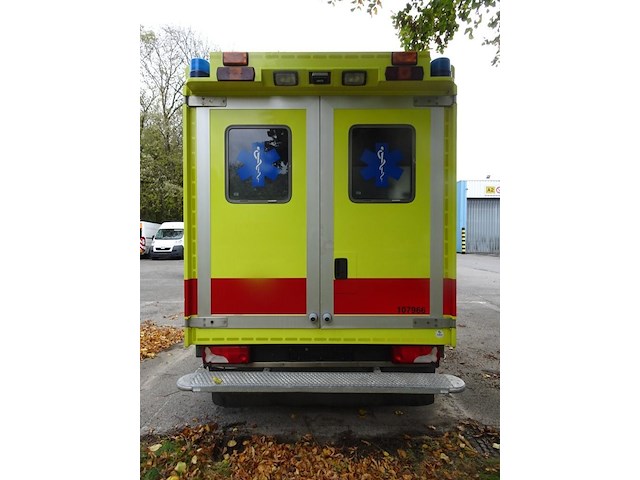 Mercedes ambulance - afbeelding 16 van  21