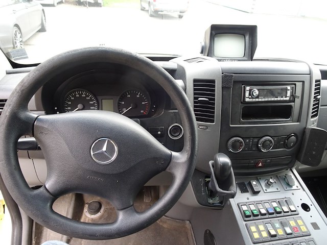 Mercedes ambulance - afbeelding 18 van  21