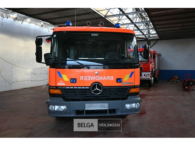Mercedes autopomp vrachtwagen - afbeelding 5 van  42