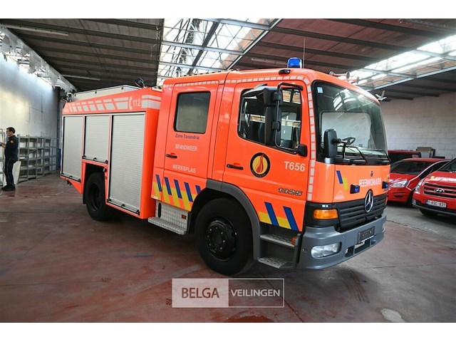 Mercedes autopomp vrachtwagen - afbeelding 1 van  42