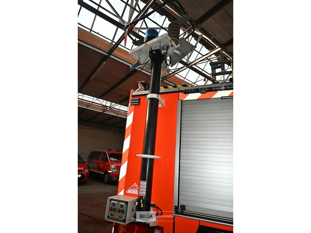 Mercedes autopomp vrachtwagen - afbeelding 13 van  42