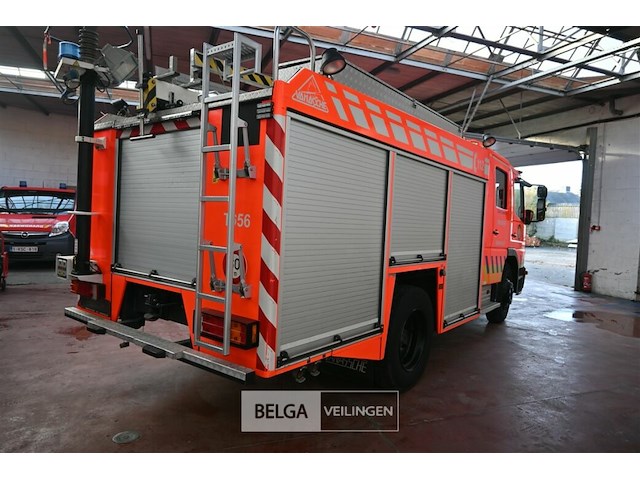 Mercedes autopomp vrachtwagen - afbeelding 17 van  42