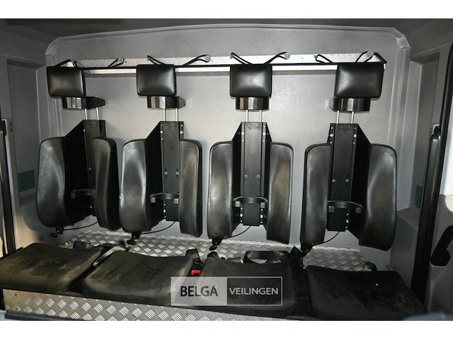 Mercedes autopomp vrachtwagen - afbeelding 18 van  42