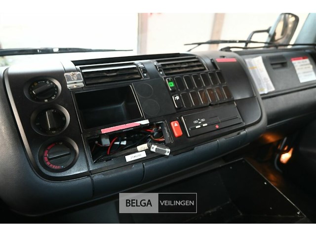 Mercedes autopomp vrachtwagen - afbeelding 19 van  42