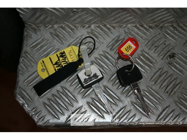 Mercedes autopomp vrachtwagen - afbeelding 21 van  42