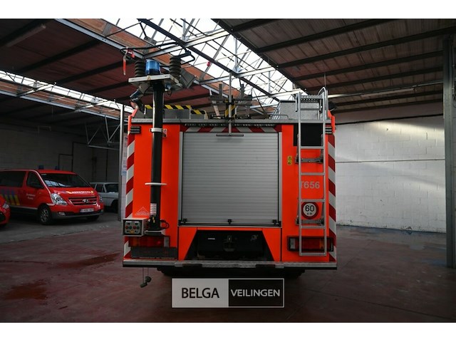 Mercedes autopomp vrachtwagen - afbeelding 29 van  42