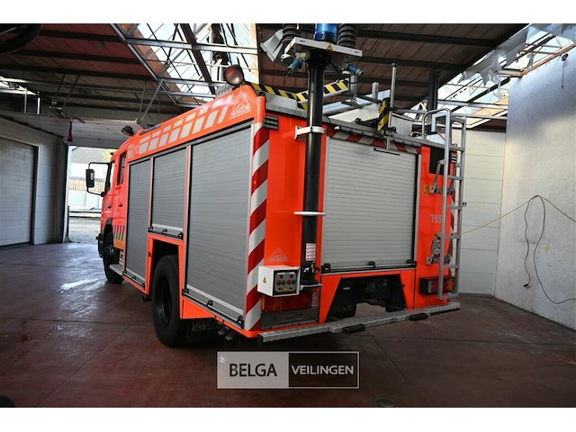 Mercedes autopomp vrachtwagen - afbeelding 32 van  42