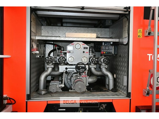 Mercedes autopomp vrachtwagen - afbeelding 40 van  42