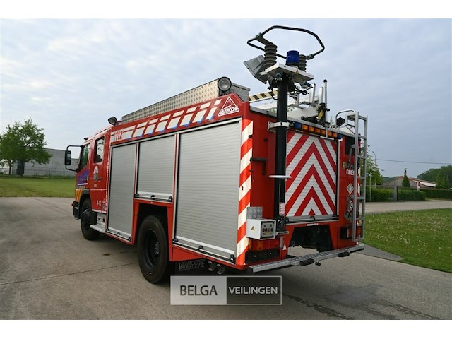 Mercedes autopomp vrachtwagen - afbeelding 21 van  32