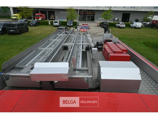 Mercedes autopomp vrachtwagen - afbeelding 7 van  39