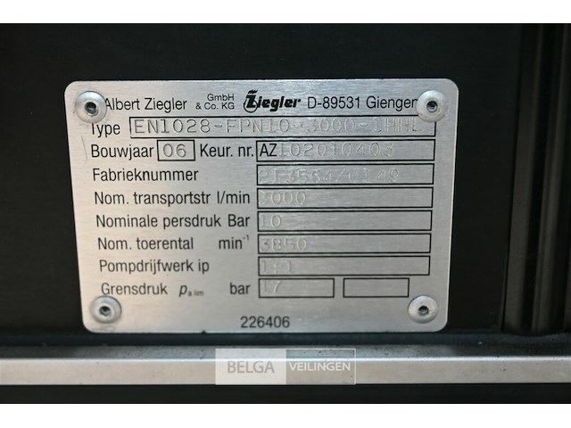 Mercedes autopomp vrachtwagen - afbeelding 7 van  39