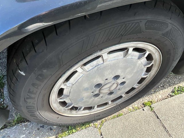 Mercedes-benz - 190-serie - 2.3/16 e - oldtimer - afbeelding 2 van  41