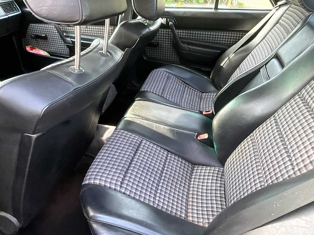 Mercedes-benz - 190-serie - 2.3/16 e - oldtimer - afbeelding 17 van  41