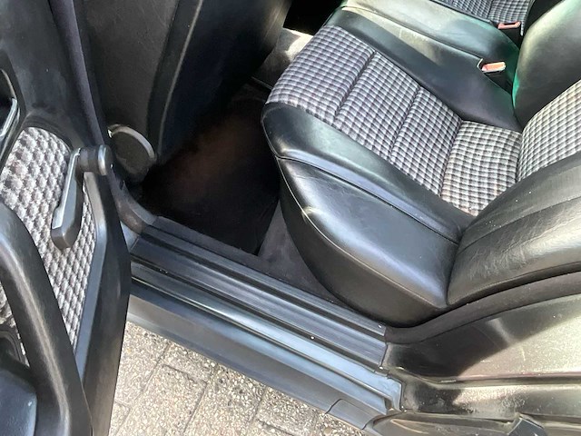 Mercedes-benz - 190-serie - 2.3/16 e - oldtimer - afbeelding 19 van  41