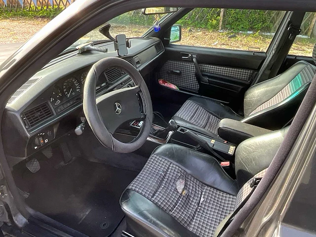 Mercedes-benz - 190-serie - 2.3/16 e - oldtimer - afbeelding 18 van  41