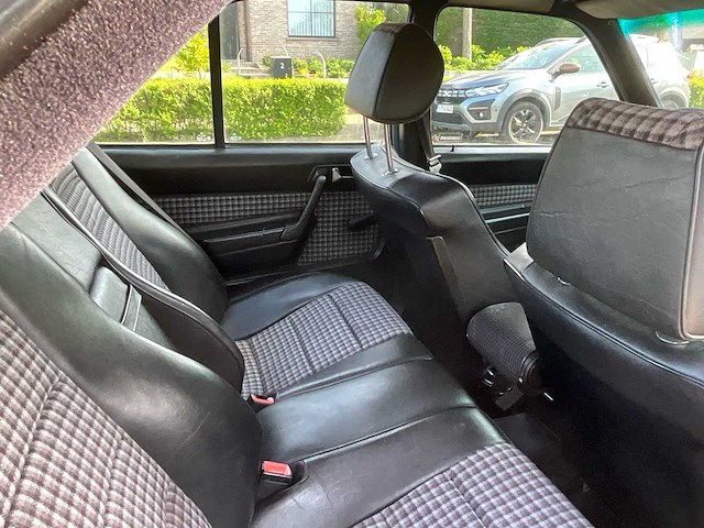 Mercedes-benz - 190-serie - 2.3/16 e - oldtimer - afbeelding 11 van  25