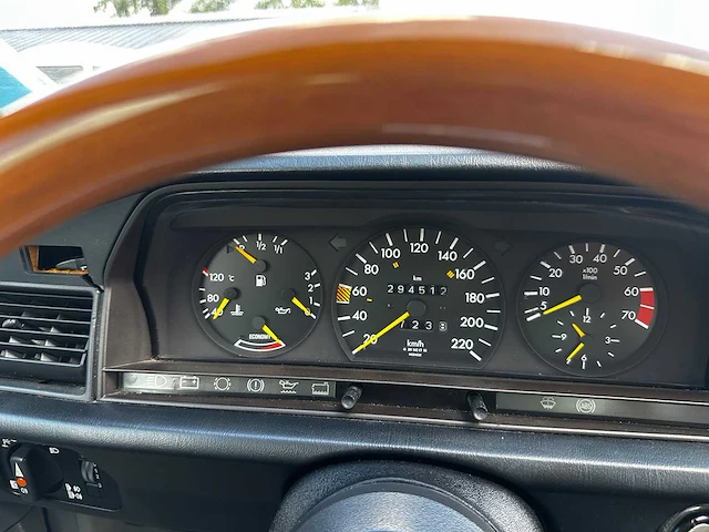Mercedes benz - 190e - oldtimer - afbeelding 15 van  15