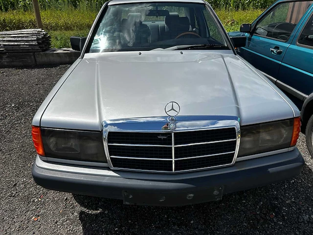 Mercedes benz - 190e - oldtimer - afbeelding 8 van  15