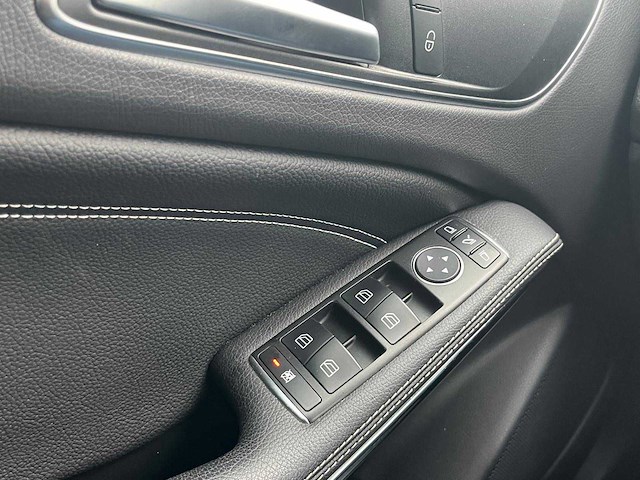 Mercedes benz - 2015 - gla 200 - personenauto - afbeelding 2 van  16