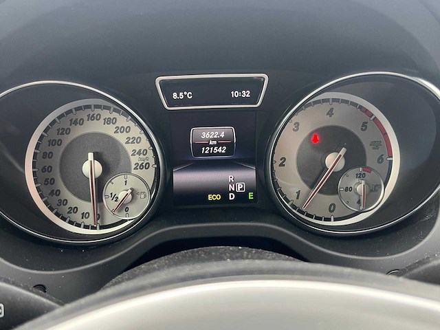 Mercedes benz - 2015 - gla 200 - personenauto - afbeelding 5 van  16