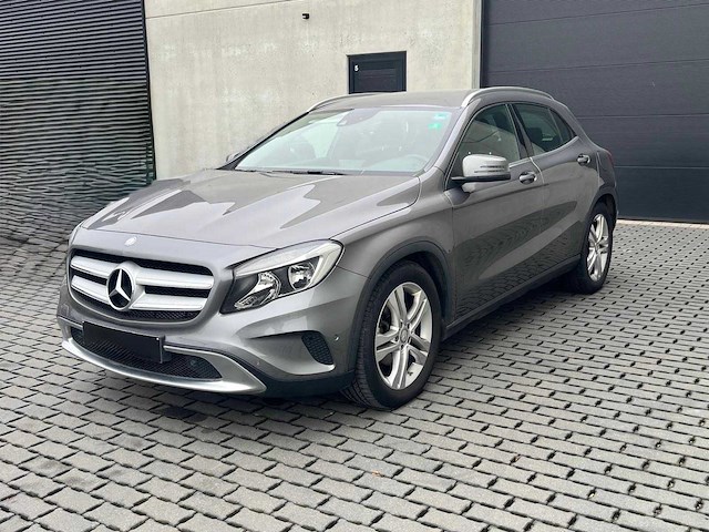 Mercedes benz - 2015 - gla 200 - personenauto - afbeelding 1 van  16