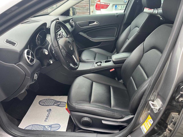 Mercedes benz - 2015 - gla 200 - personenauto - afbeelding 12 van  16