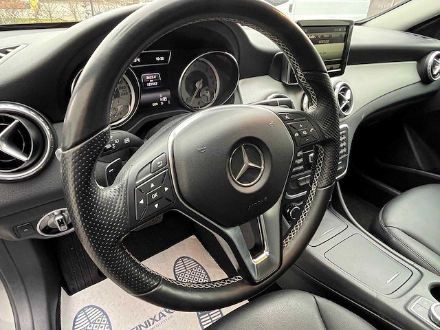 Mercedes benz - 2015 - gla 200 - personenauto - afbeelding 16 van  16