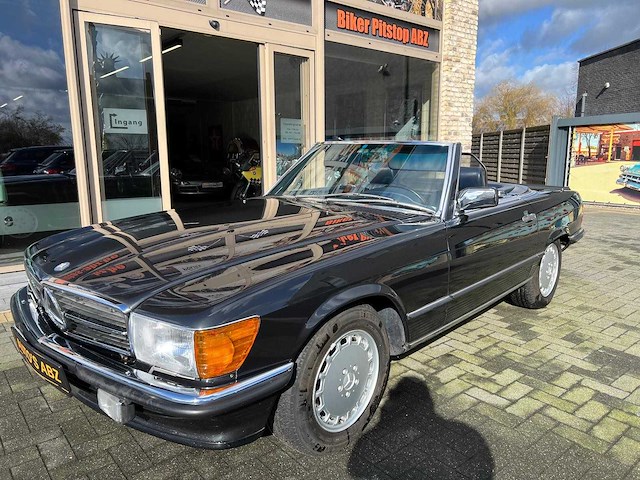 Mercedes-benz - 560 sl - oldtimer - afbeelding 1 van  14