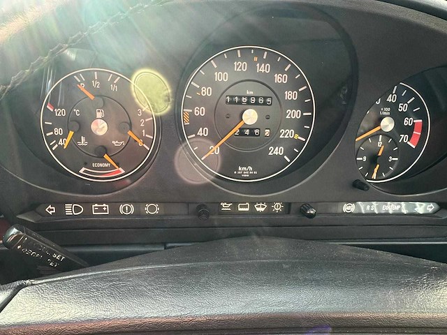 Mercedes-benz - 560 sl - oldtimer - afbeelding 14 van  14