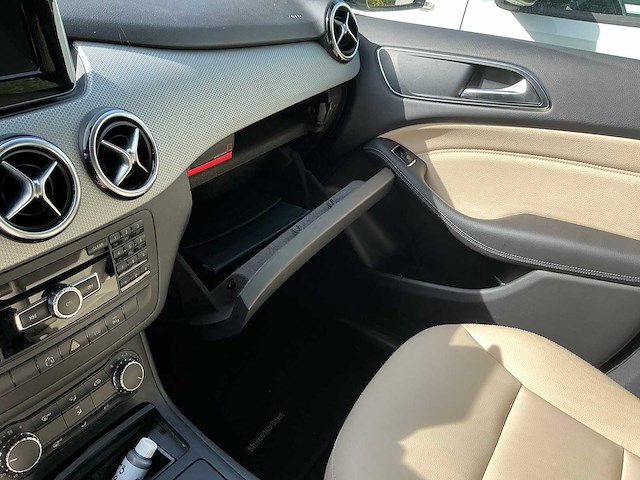 Mercedes-benz - b 180 cdi - personenauto - afbeelding 13 van  15
