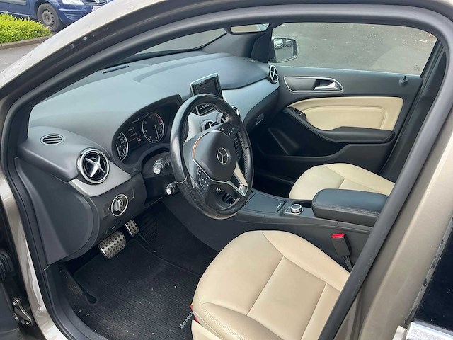 Mercedes-benz - b 180 cdi - personenauto - afbeelding 15 van  27